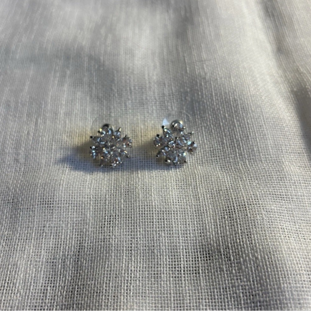 NEW Clear Rhinestone And Silver Starburst Clear Back Earring Set
